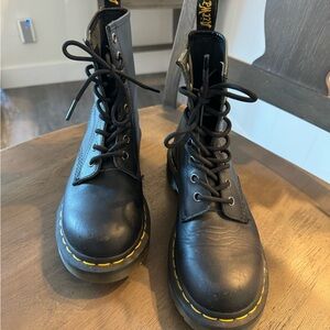 Dr Martens womens sz 6